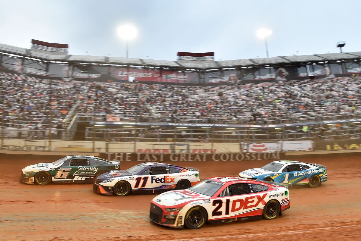 Focus shifts to Saturdays Bushs Beans Qualifying and Weather Guard Truck Race on Dirt News Media Bristol Motor Speedway