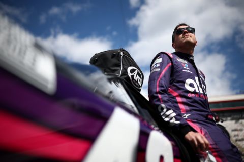 Alex Bowman scored the pole Saturday at Bristol Motor Speedway for Sunday's Food City 500.