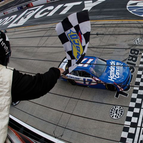 Kyle Larson takes the checkered flag in the No. 17 Chevy in the SciAps 300 at Bristol.