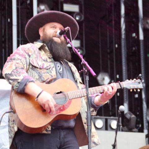 Larry Fleet got the Country Thunder Bristol crowd warmed up Saturday night.