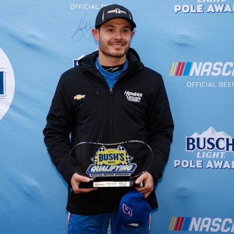 Kyle Larson won his heat race and the pole position for the Food City Dirt Race during Saturday's Bush's Beans Qualifying at Bristol Motor Speedway.