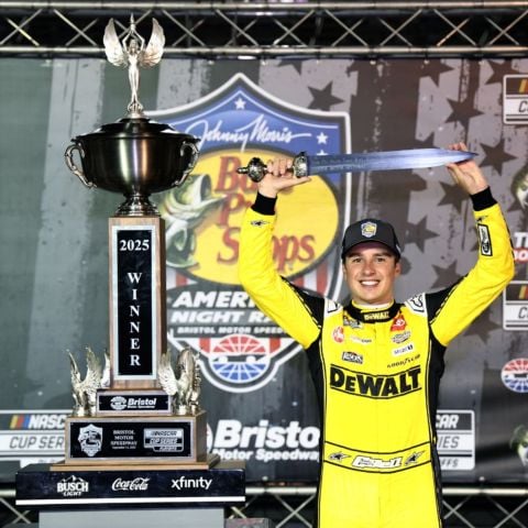 After 500 laps you can enjoy the post-race proceedings including the Victory Lane ceremony where the traditional BMS trophy and BMS Gladiator Sword are presented to the winning driver.